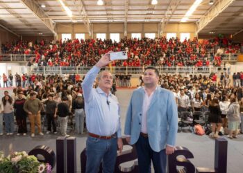 Fortalecer becas y programas de estudio, compromisos de Morón con universitarios