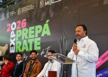 Que ningún joven de Pátzcuaro se quede sin estudiar: edil Julio Arreola