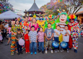 Celebra Dayana Pérez a niñez de Salvador Escalante con alegría y cariño