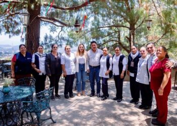 Reconoce Dayana Pérez labor de enfermería en Salvador Escalante