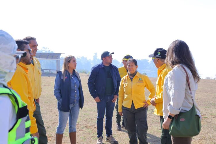 Coordinan gobiernos combate a incendio en Salvador Escalante: Dayana Pérez