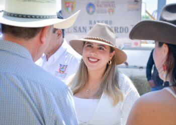 Apoya Dayana Pérez a ganaderos de Salvador Escalante en Expo Ganadera Michoacán 2026