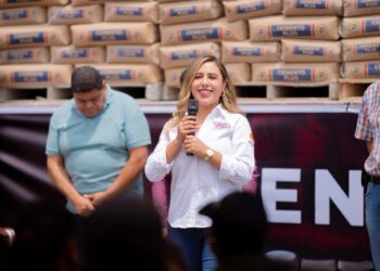 Apoya Dayana Pérez a 200 familias de Salvador Escalante para mejorar sus viviendas