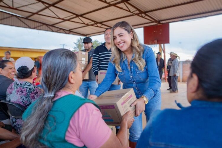 Fortalece Dayana Pérez diálogo con comunidades de Salvador Escalante