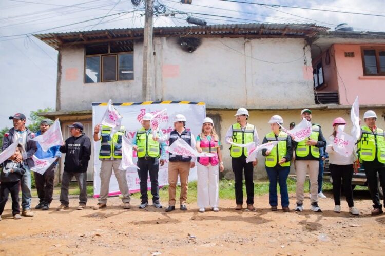 Inicia Dayana Pérez pavimentación de calles en Santa Clara del Cobre