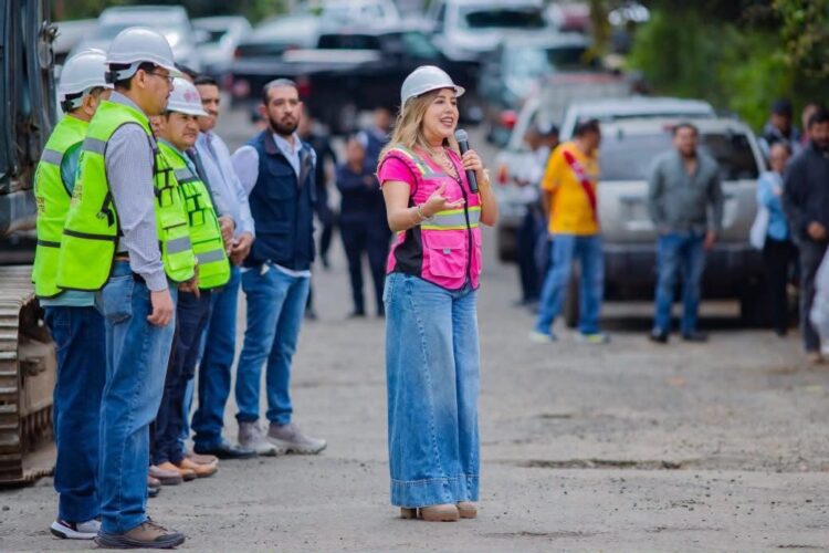 Inicia Dayana Pérez rehabilitación integral de la calle Prol Hidalgo
