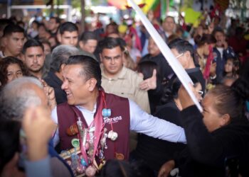 ¡ Carlos Torres Piña, liderazgo a ras de tierra en Michoacán !