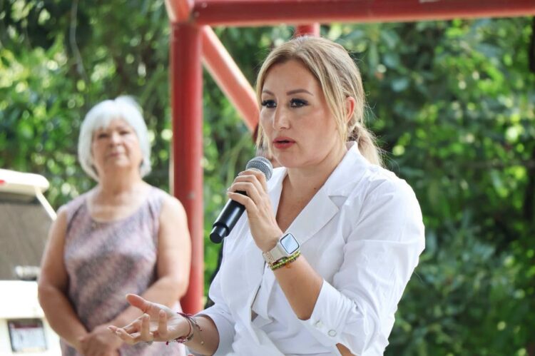 Blanca Lara; la política hecha mujer, caminando todo Uruapan