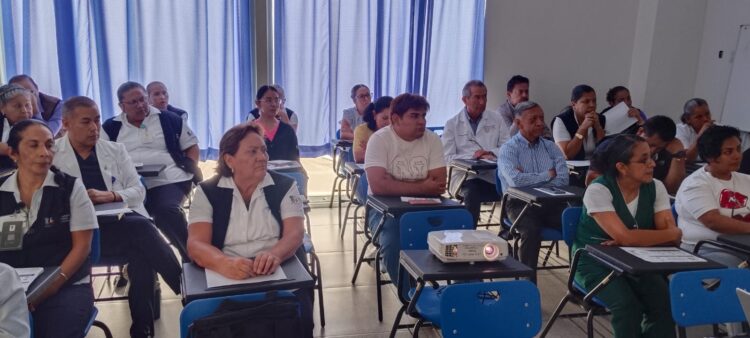Centro de Salud Uruapan capacita personal en gerontología ante envejecimiento poblacional