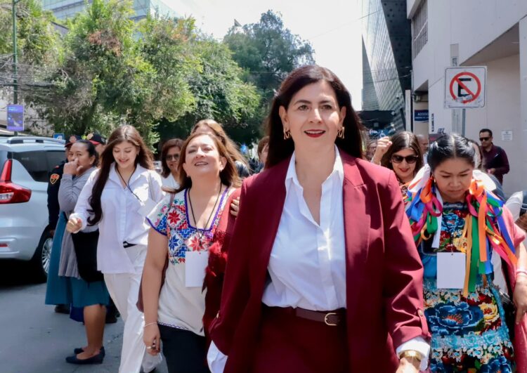 Aventaja Gaby Molina a mujeres de Morena en proceso interno