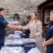 Entrega Dayana Pérez uniformes a Protección Civil de Salvador Escalante