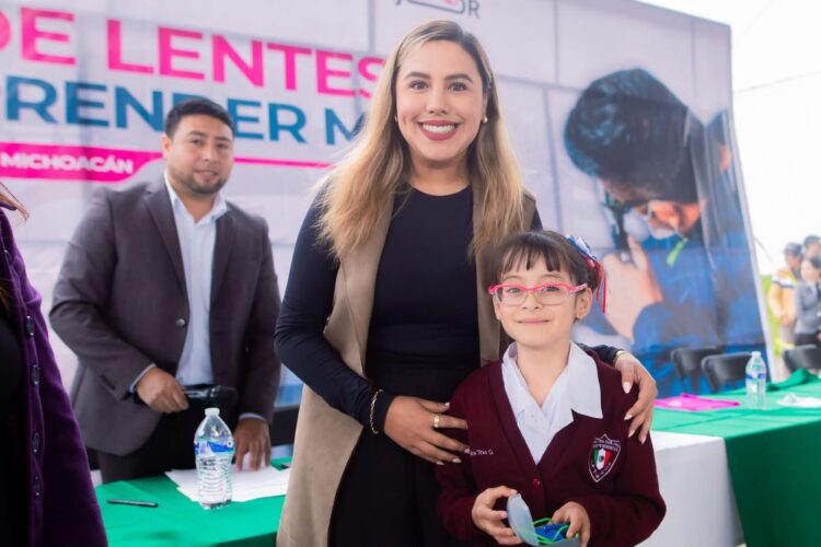 Fortalece Dayana Pérez la educación de la niñez de Salvador Escalante