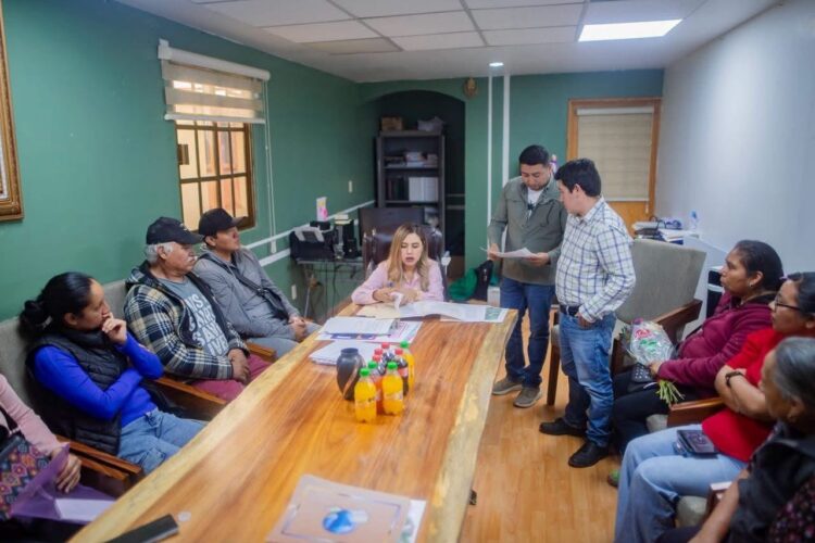 Brinda Dayana Pérez certeza jurídica a familias de Santa Clara del Cobre