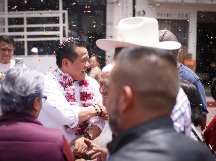 Antes de ganar las encuestas, Torres Piña se ganó a la gente