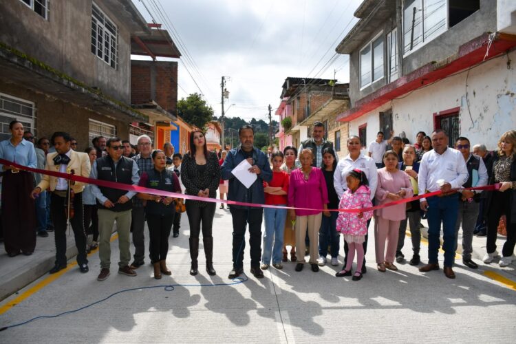 Obra entregada; Julio Arreola cumple compromiso a familias de Pátzcuaro