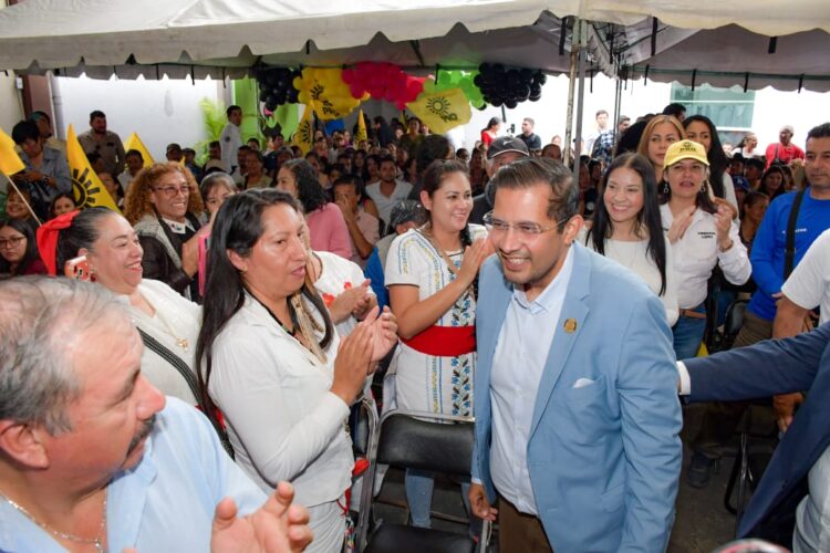 Más de 35 mil uruapenses beneficiados con apoyos de Conrado Paz