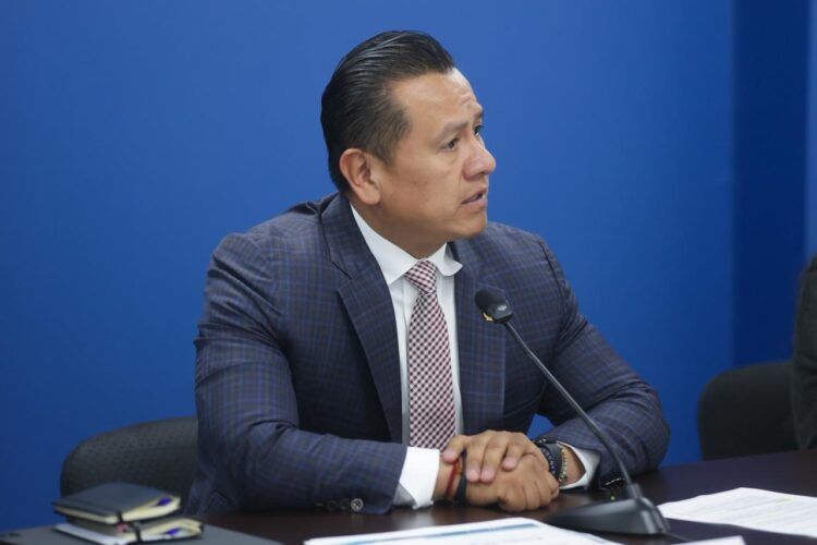 Presenta Torres Piña su renuncia a la Fiscalía ante Congreso de Michoacán