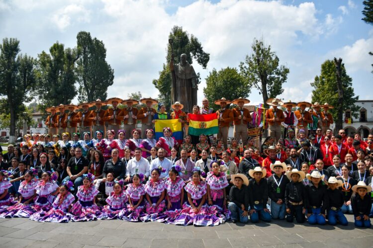 Da bienvenida Julio Arreola al 4to Festival Internacional de Danza de Pátzcuaro