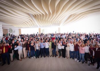 Reune Torres Piña a fundadores obradoristas y estructura de Celeste Ascencio