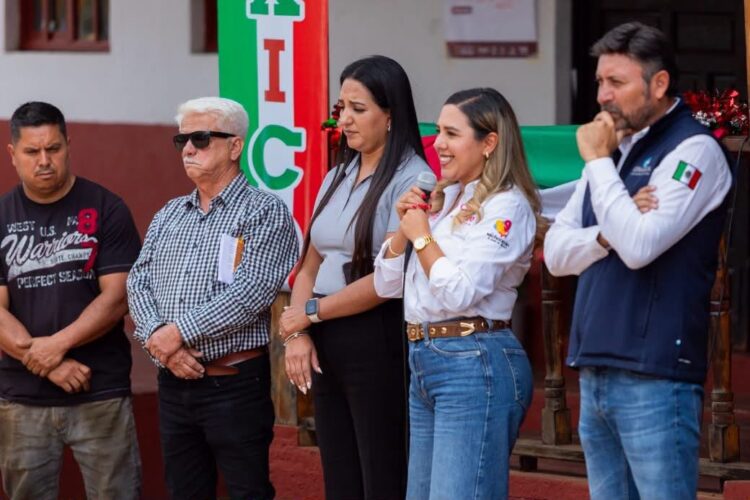 Gestiona Dayana Pérez soluciones para garantizar abasto de agua en Ixtaro