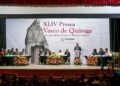 Entrega Julio Arreola Presea Vasco de Quiroga al músico Francisco Bautista