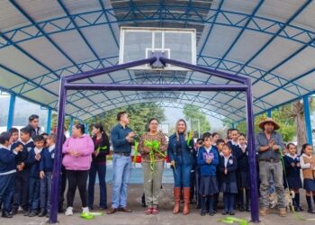 Inaugura Dayana Pérez techumbre en Primaria Benito Juárez de Irícuaro