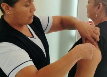 Intensifica Centro de Salud de Uruapan vacunación contra sarampión y VPH