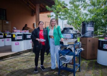 Impulsa Dayana Pérez apoyos subsidiados a familias de Salvador Escalante