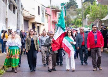 Participa Dayana Pérez en desfile en Paramuén por natalicio de Morelos