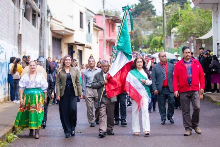 Participa Dayana Pérez en desfile en Paramuén por natalicio de Morelos