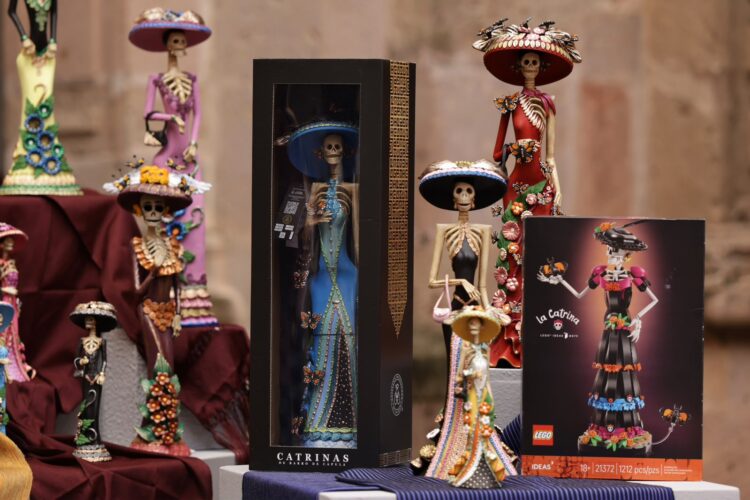 Catrinas de barro de Capula, el nuevo set de LEGO; Bedolla destaca reconocimiento mundial