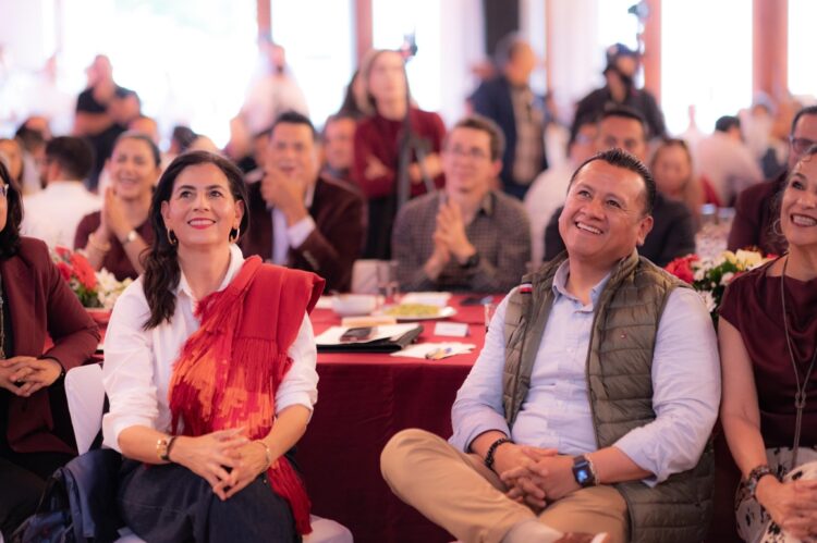 Pide Gaby Molina cerrar filas con Carlos Torres Piña rumbo al 2027